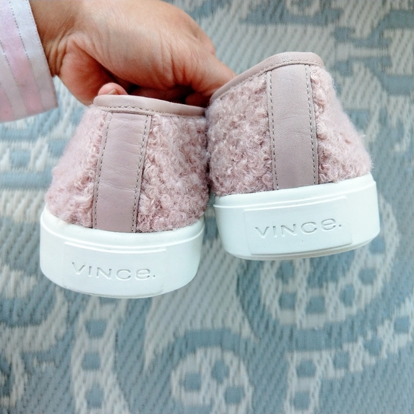 🍒NEW🍒 VINCE SHEARLING LEATHER SNEAKERS - Picture 2 of 10